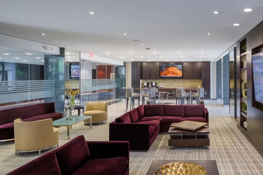 Modern Apartment At Crystal City アーリントン エクステリア 写真