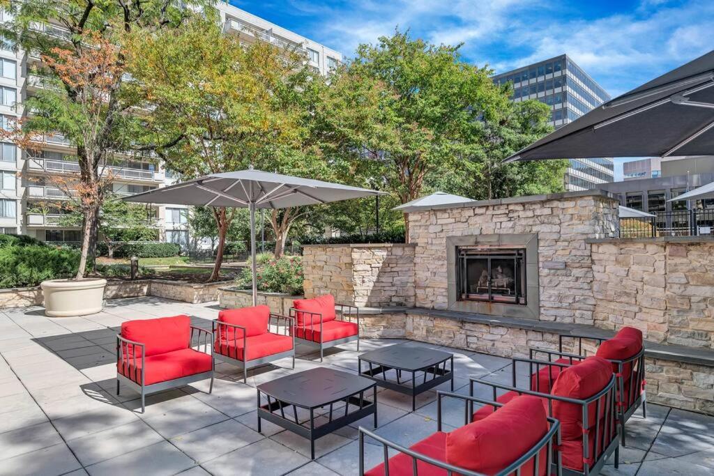 Modern Apartment At Crystal City アーリントン エクステリア 写真