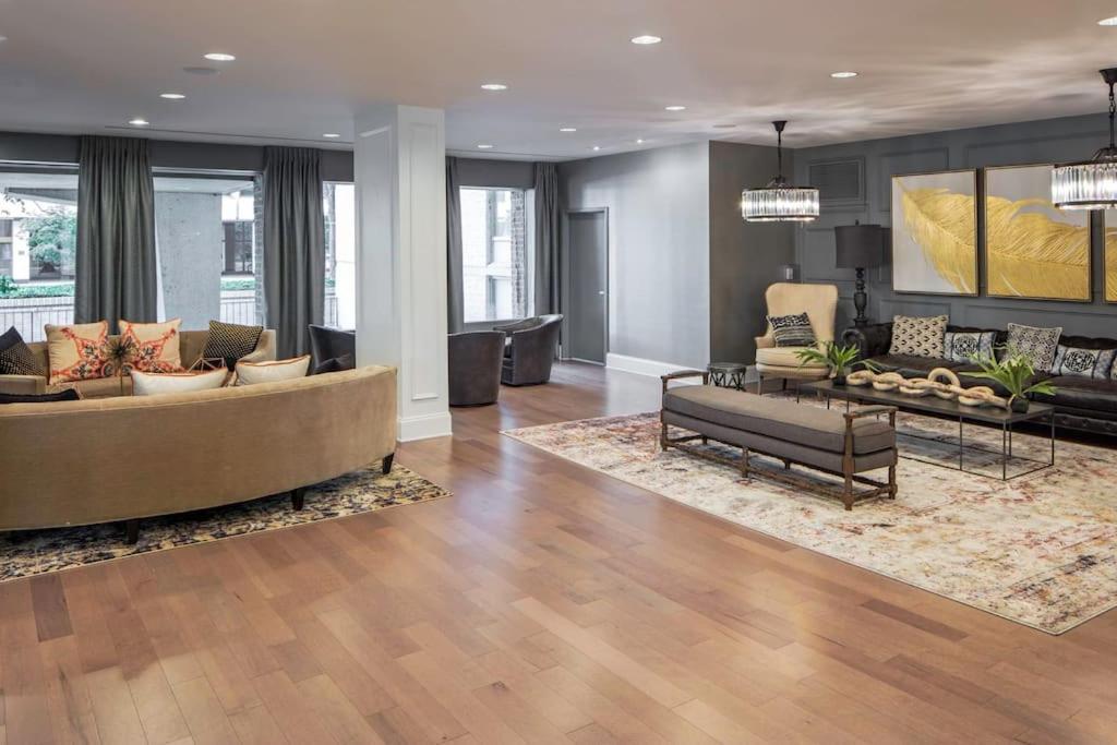 Modern Apartment At Crystal City アーリントン エクステリア 写真