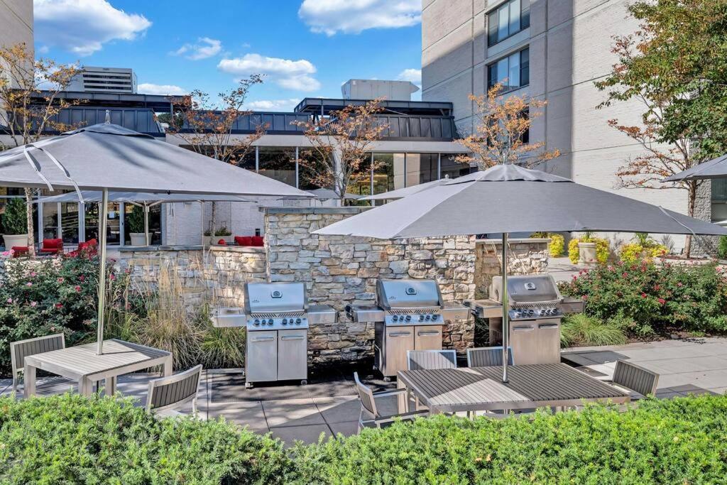 Modern Apartment At Crystal City アーリントン エクステリア 写真