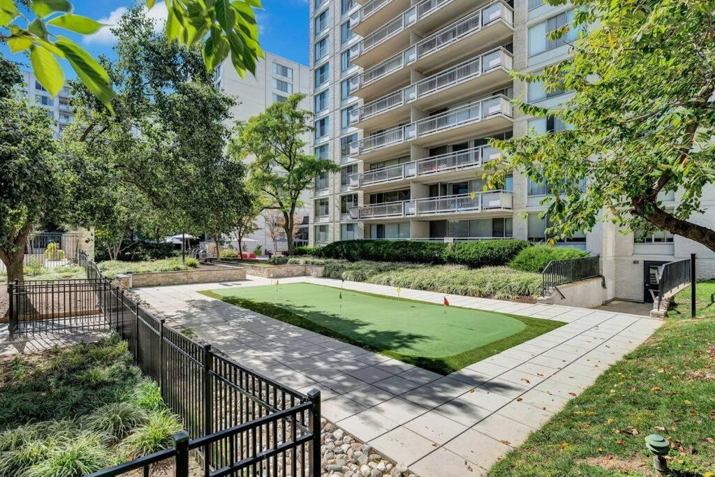 Modern Apartment At Crystal City アーリントン エクステリア 写真