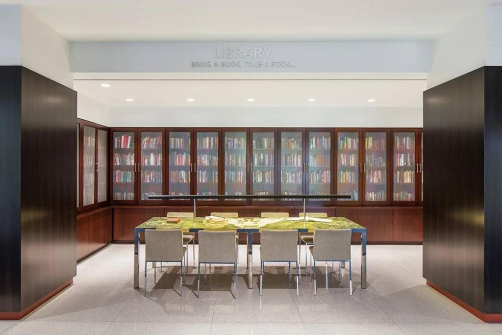 Modern Apartment At Crystal City アーリントン エクステリア 写真