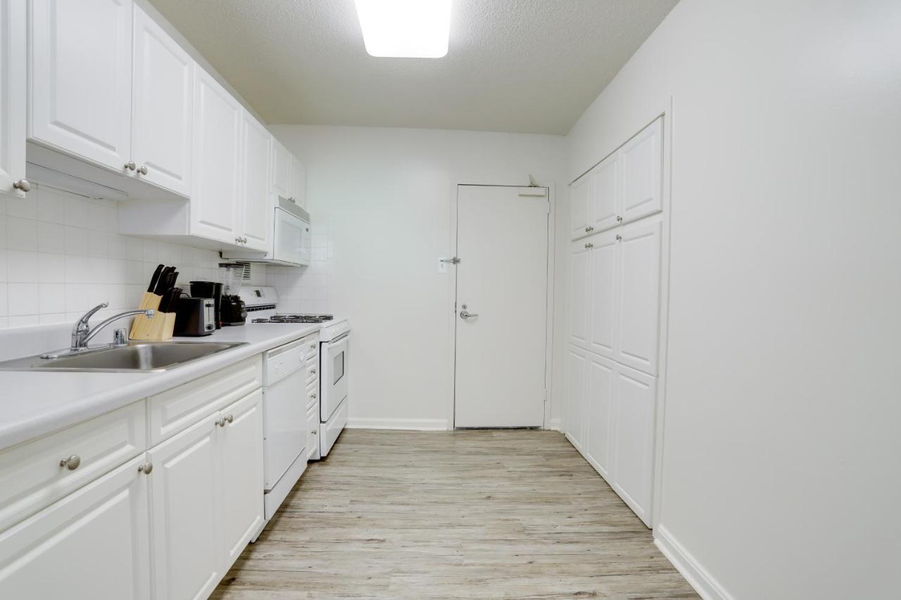 Modern Apartment At Crystal City アーリントン エクステリア 写真