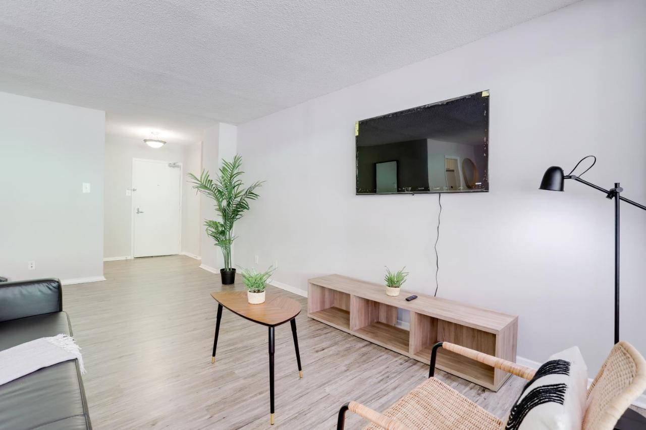 Modern Apartment At Crystal City アーリントン エクステリア 写真