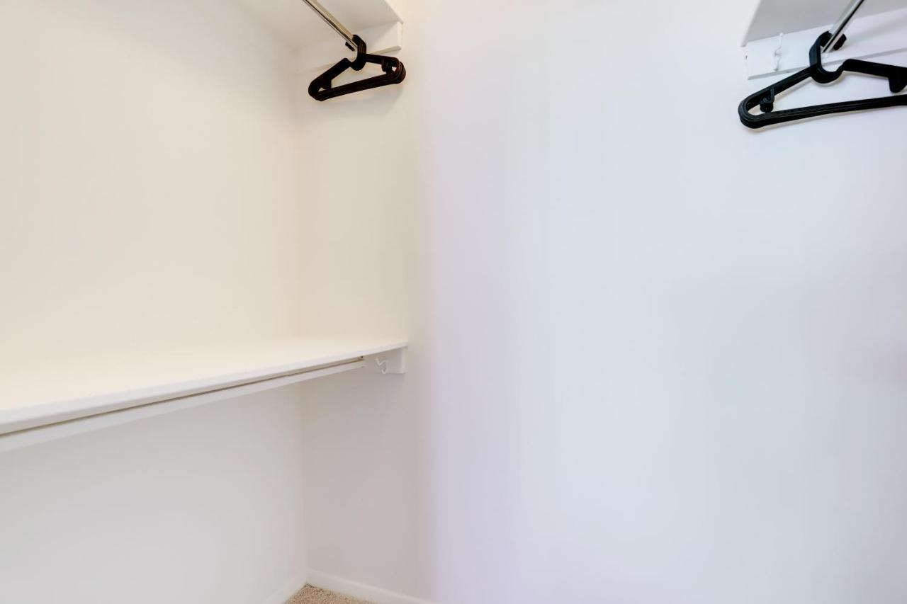 Modern Apartment At Crystal City アーリントン エクステリア 写真